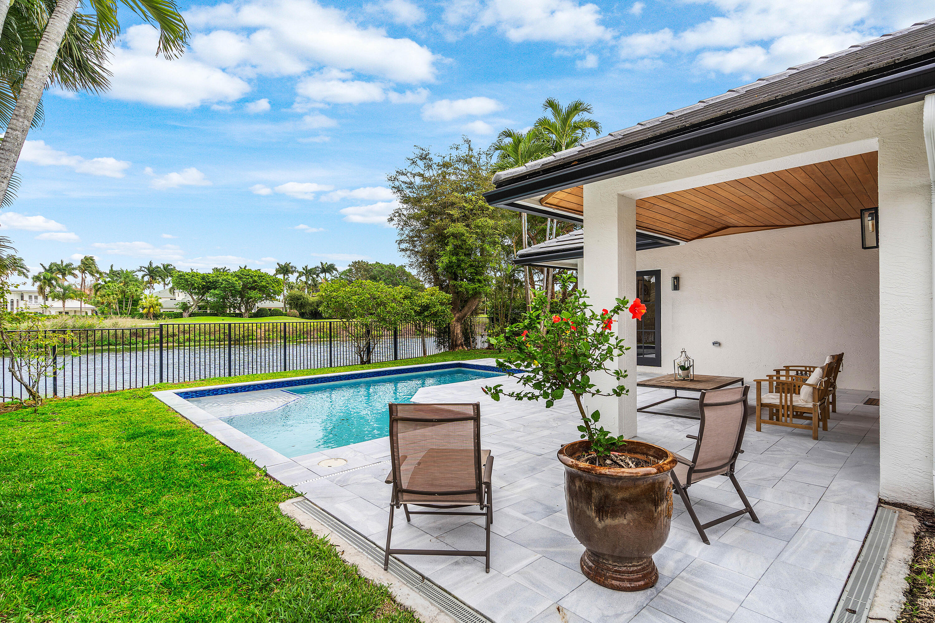 SHADY OAKS OF PALM BEACH POLO & COUNTRY - Residential