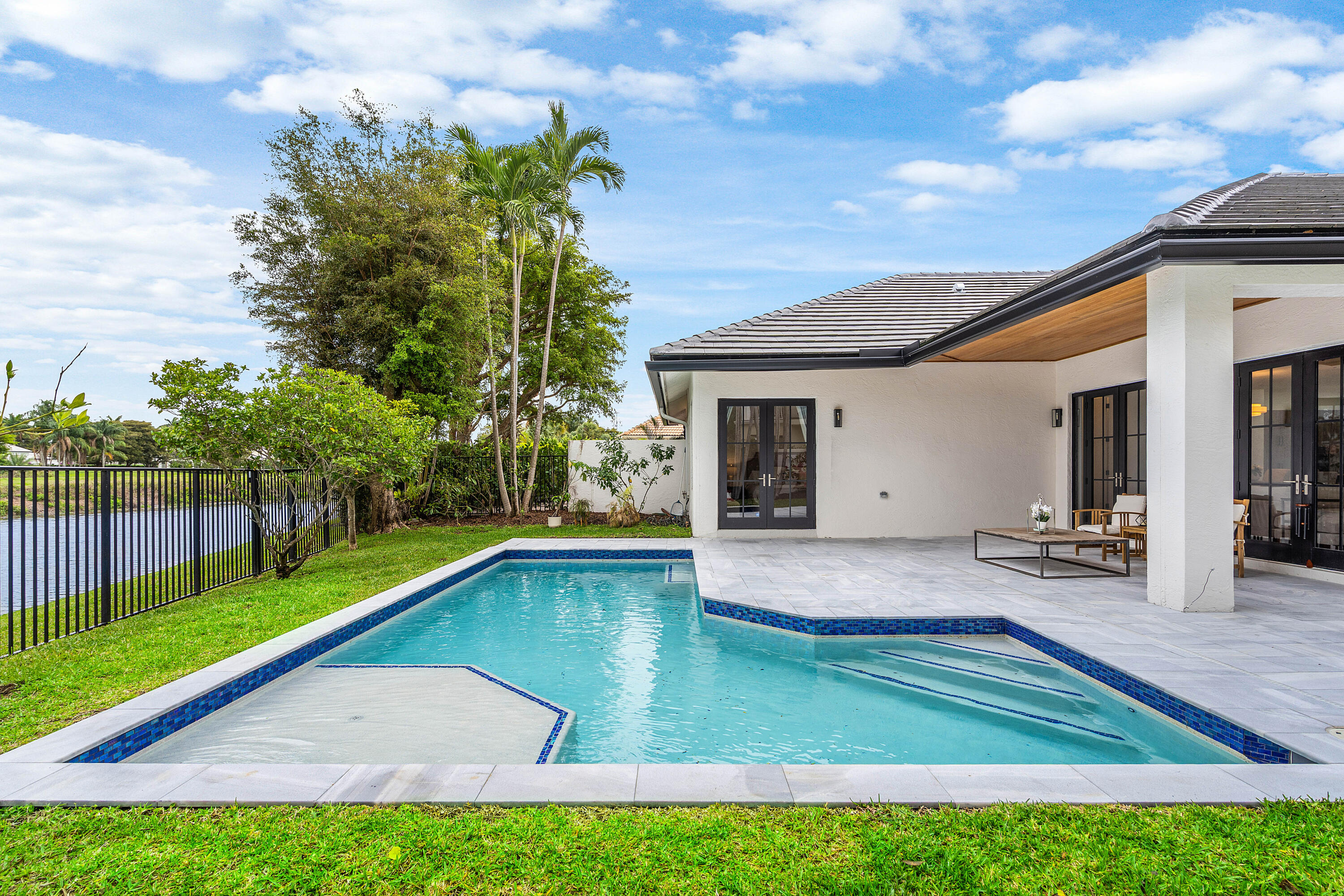 SHADY OAKS OF PALM BEACH POLO & COUNTRY - Residential