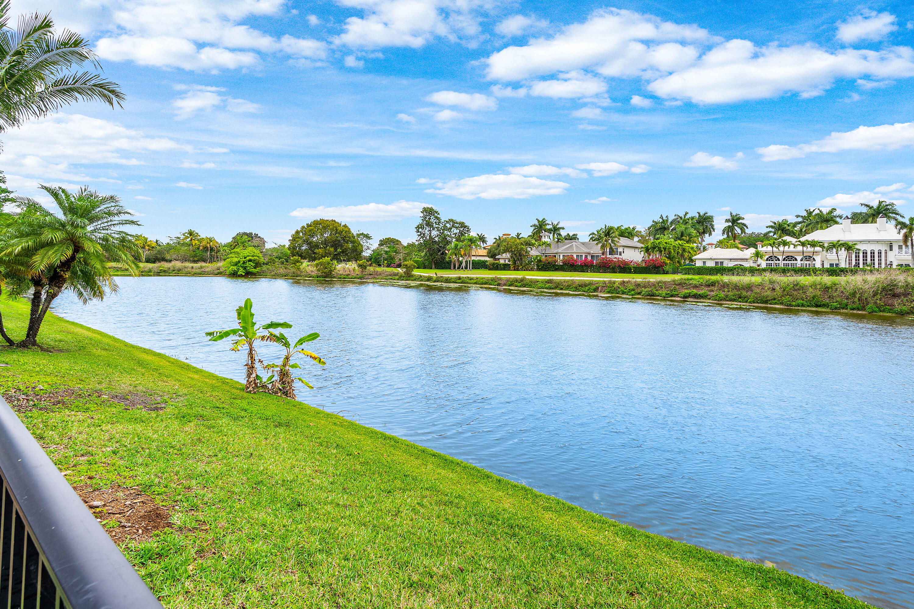 SHADY OAKS OF PALM BEACH POLO & COUNTRY - Residential
