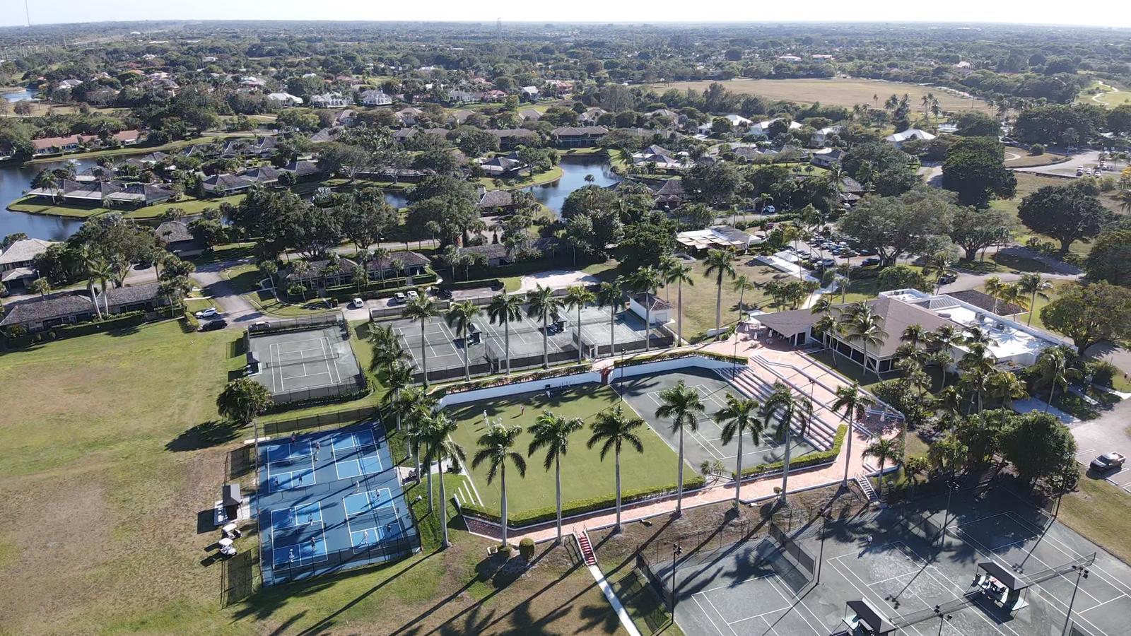 SHADY OAKS OF PALM BEACH POLO & COUNTRY CLUB - Residential