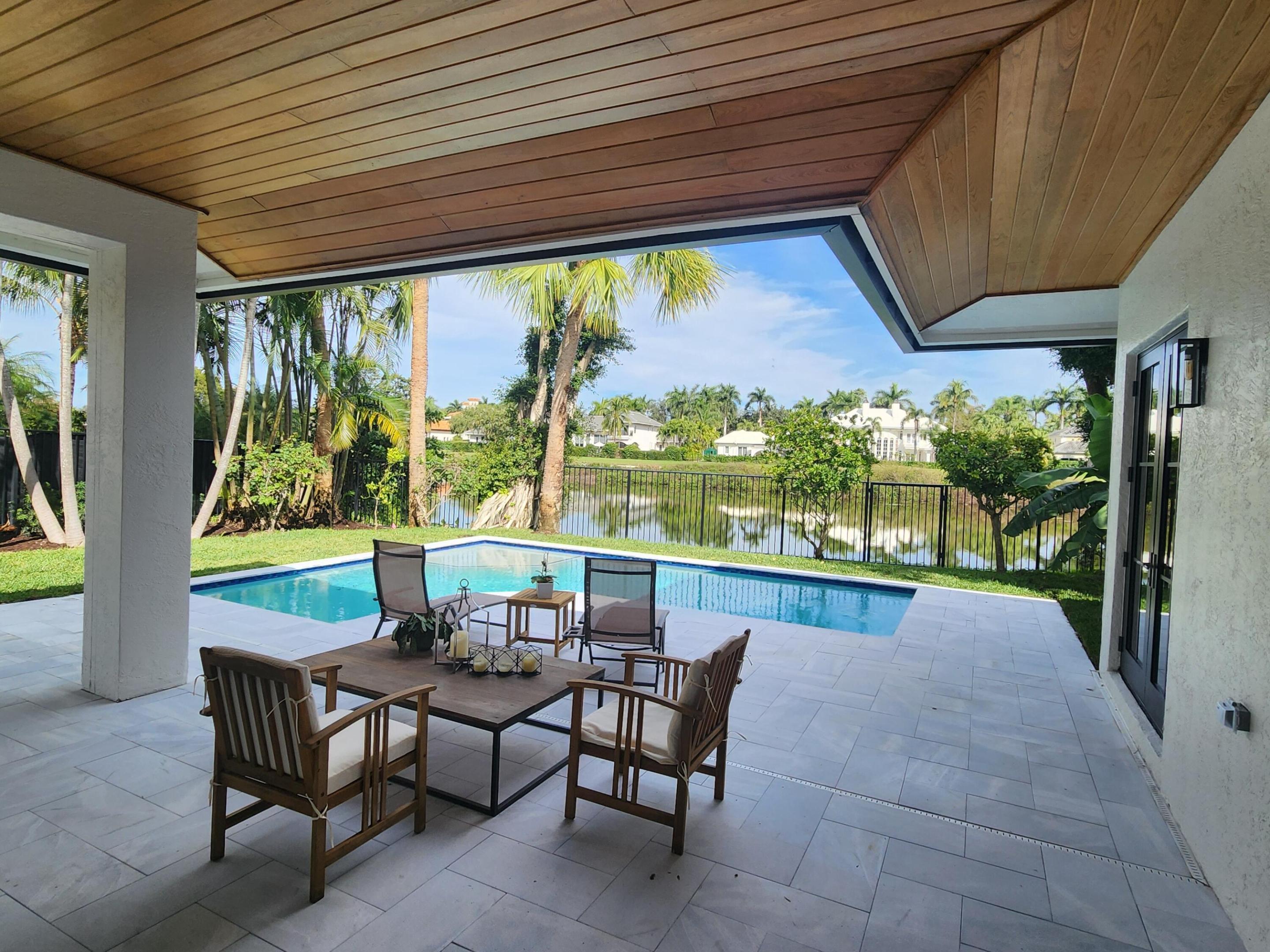 SHADY OAKS OF PALM BEACH POLO & COUNTRY CLUB - Residential