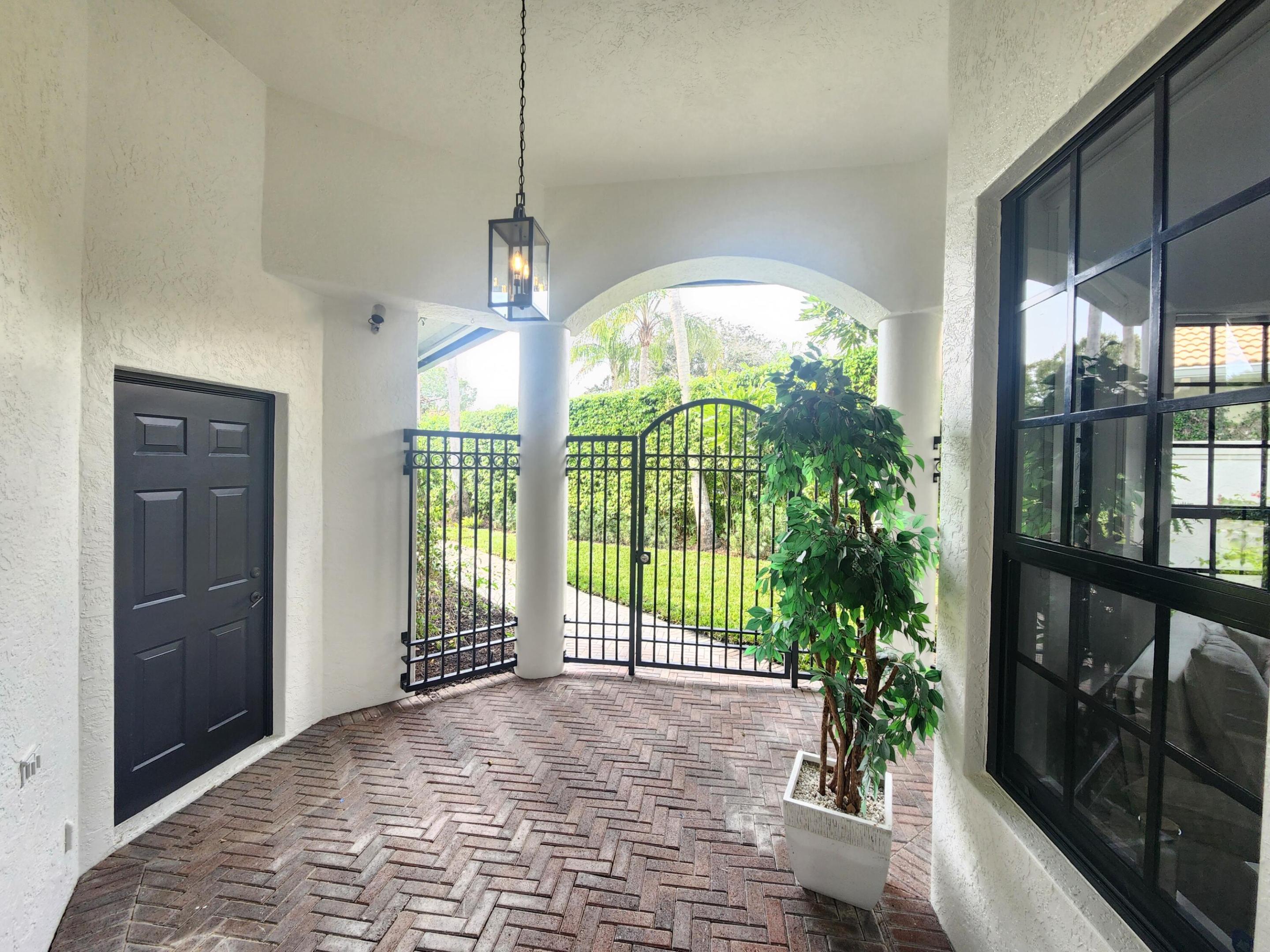 SHADY OAKS OF PALM BEACH POLO & COUNTRY CLUB - Residential