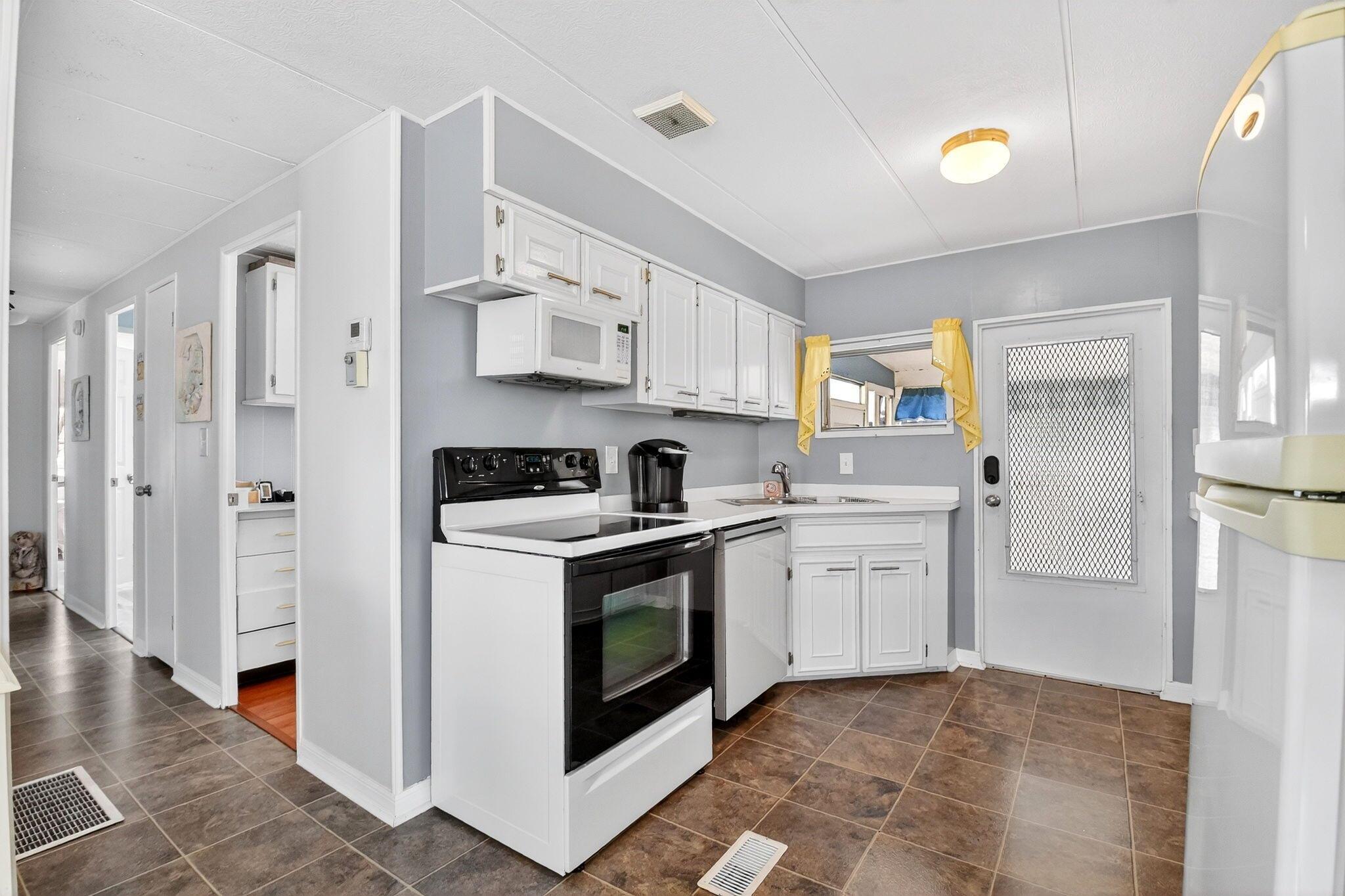 JAMAICA BAY MOBILE HOME C - Residential