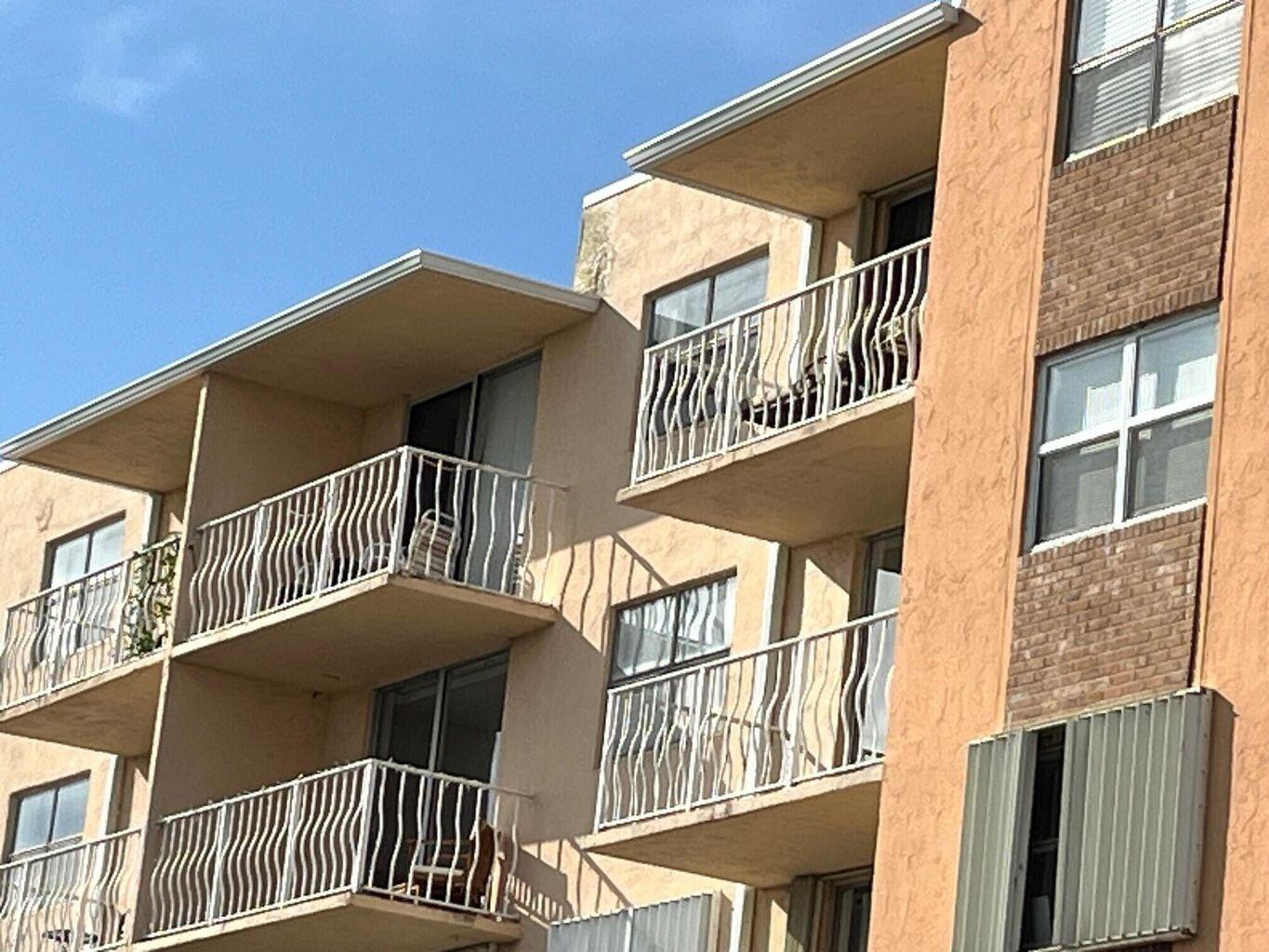 BREAKWATERS OF THE PALM BEACHES CONDO - Residential