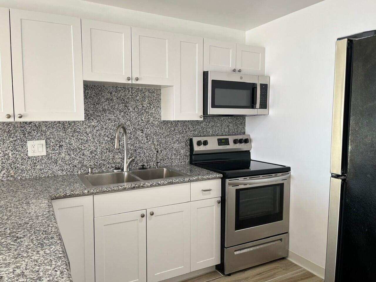 BREAKWATERS OF THE PALM BEACHES CONDO - Residential