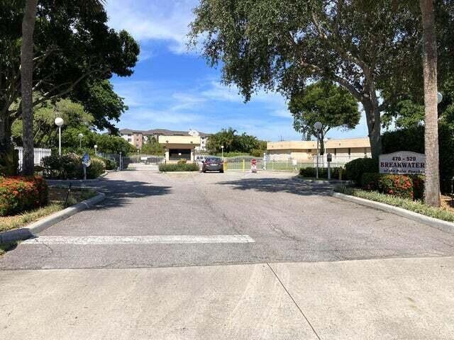BREAKWATERS OF THE PALM BEACHES CONDO - Residential