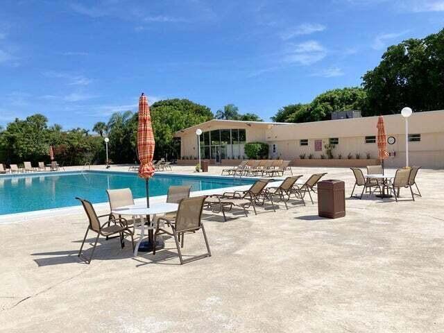 480 Executive Center Drive 4a