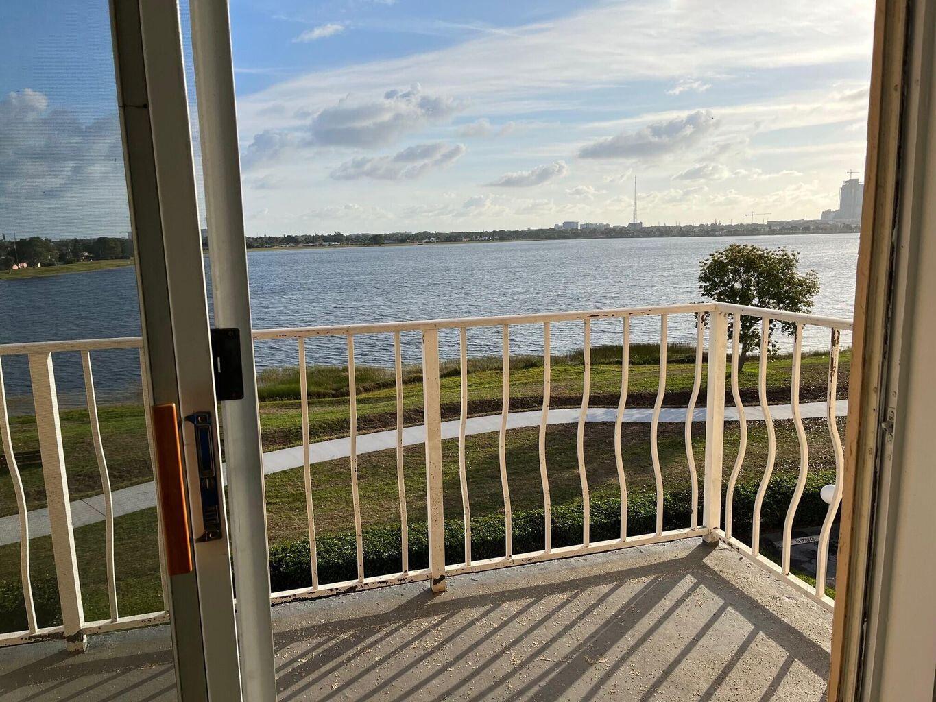 BREAKWATERS OF THE PALM BEACHES CONDO - Residential