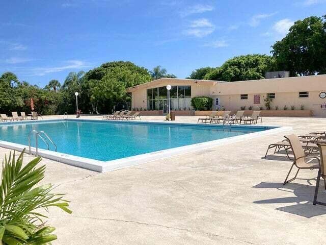 480 Executive Center Drive 4a