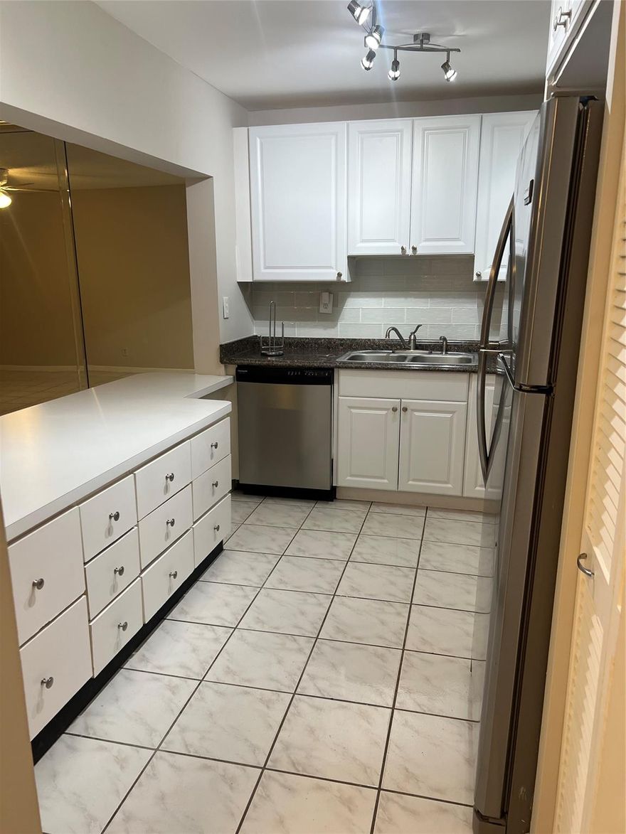 BEAUTIFUL 2/2, FIRST FLOOR UNIT. Open floor plan, large master bedroom, 2 walk-in closets, lots of light, 2 screened in balcony, tile and laminated flooring, washer & dryer in the unit, freshly painted, water included in the rent. THIS IS A GREAT COMMUNITY IN CORAL SPRINGS LOCATED CLOSE TO SCHOOLS, SHOPPING AND EASY ACCESS TO HIGHWAYS! All amenities: clubhouse, gym, 4 pools, tennis courts, billiard room, card rooms. AVAILABLE IMMEDIATE/FAST APPROVAL