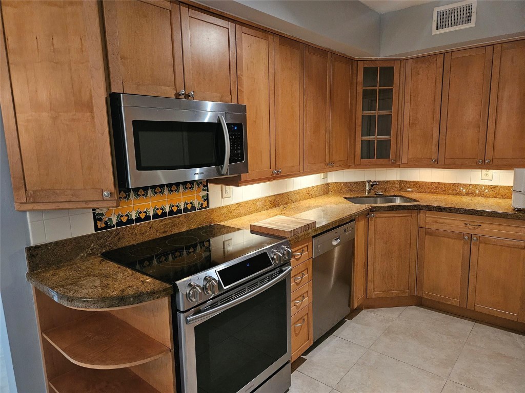 Oakland Grove Village Con - Residential Lease