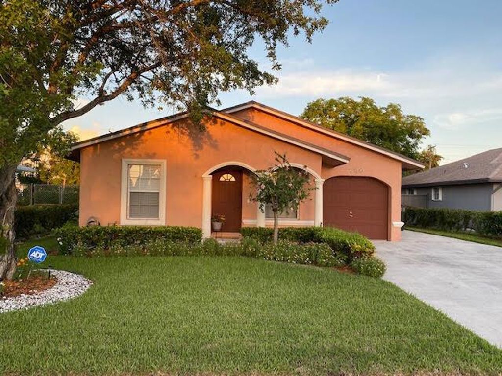 Photo of 245 NW 8th Avenue, Delray Beach, FL 33444 (MLS # R10750018)