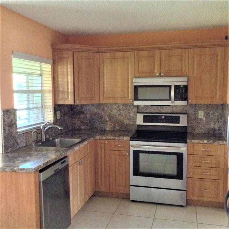 PALM GREENS AT VILLA DEL RAY CONDO - Residential