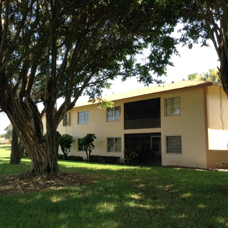 PALM GREENS AT VILLA DEL RAY CONDO - Residential