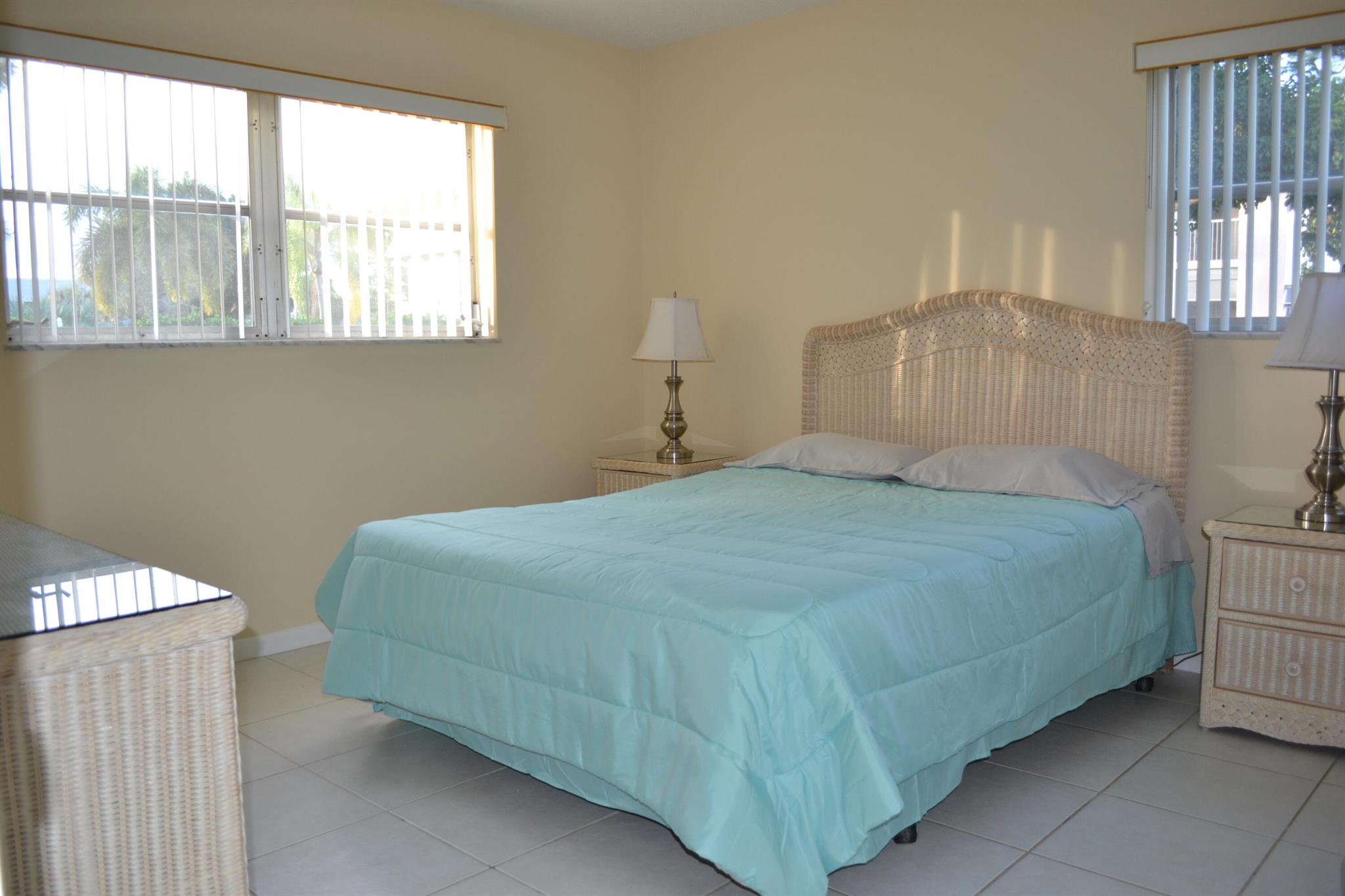 THE LITTLE CLUB CONDO - Residential Lease