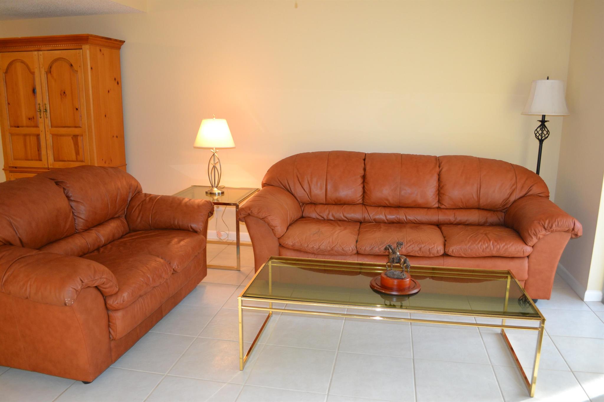 THE LITTLE CLUB CONDO - Residential Lease