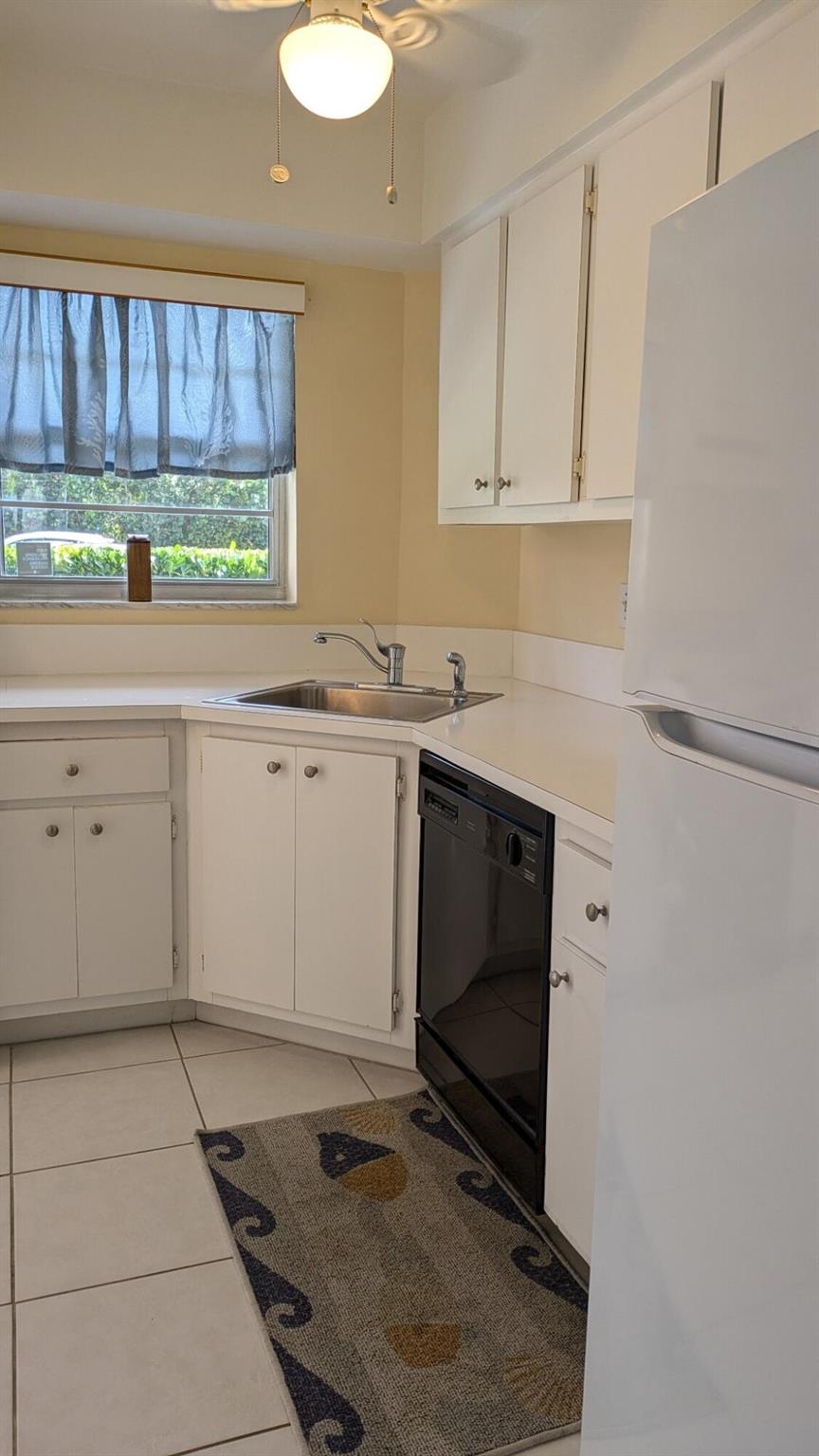 THE LITTLE CLUB CONDO - Residential Lease