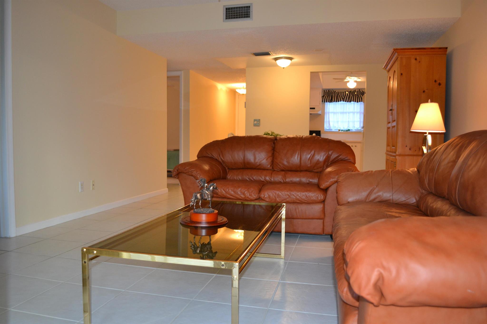 THE LITTLE CLUB CONDO - Residential Lease