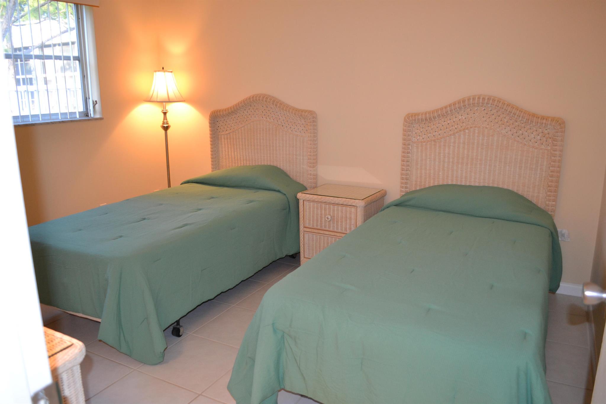 THE LITTLE CLUB CONDO - Residential Lease