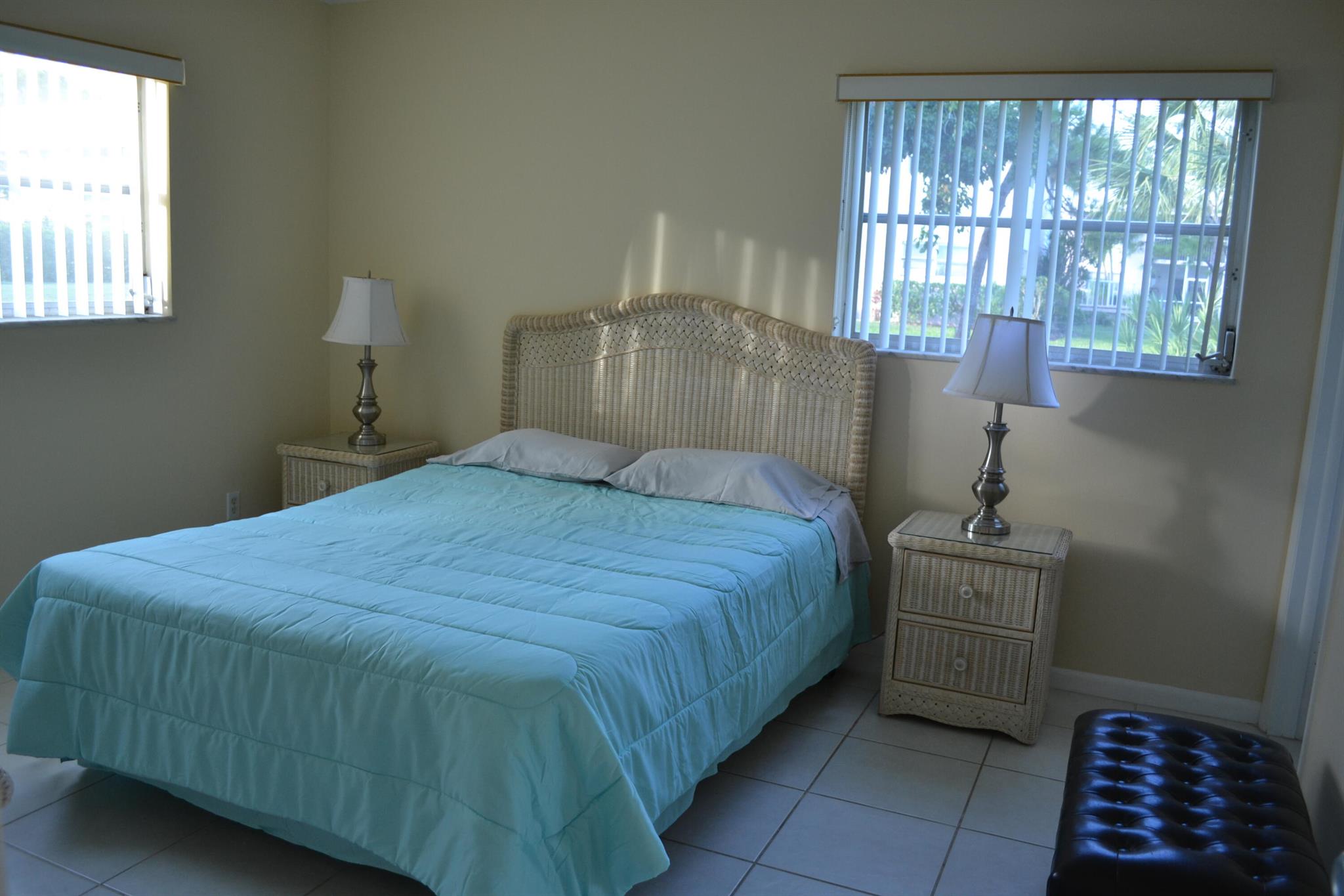 THE LITTLE CLUB CONDO - Residential Lease