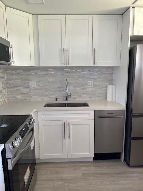 2811 S Garden Drive 110, Palm Springs, FL, 33461/$119,900 4 2811 S Garden Drive 110