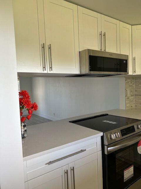 2811 S Garden Drive 110, Palm Springs, FL, 33461/$119,900 3 2811 S Garden Drive 110