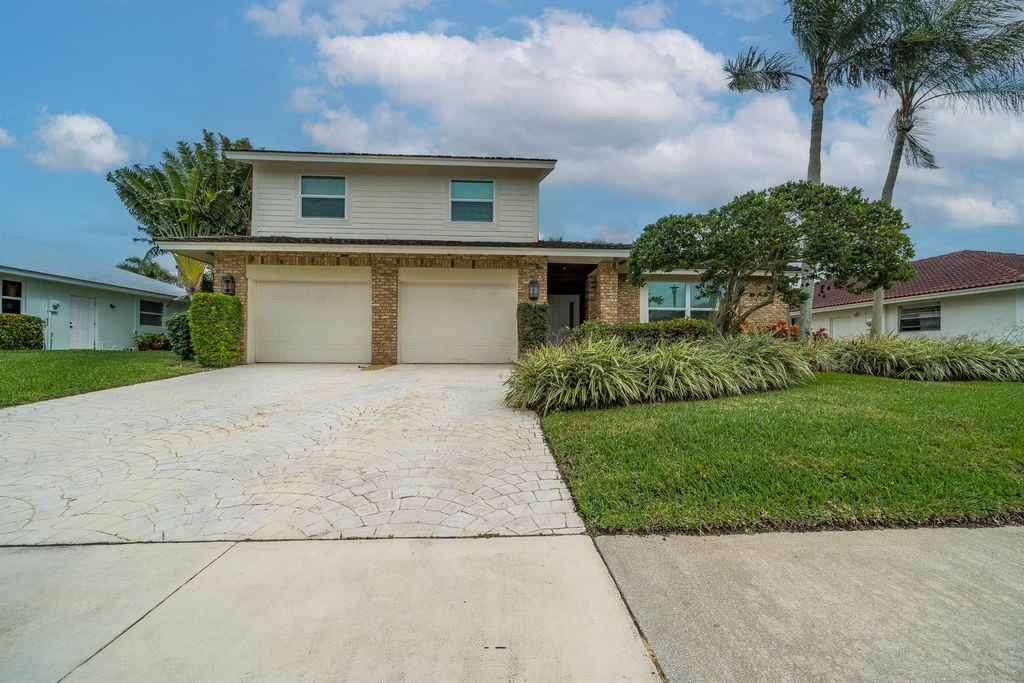 Photo of 44 E Pine Hill Trail E, Tequesta, FL 33469 (MLS # R11025352)
