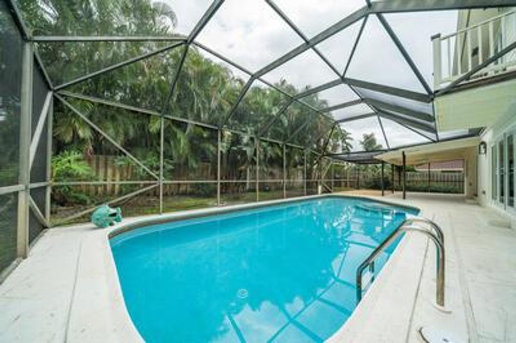 Photo of 44 E Pine Hill Trail E, Tequesta, FL 33469 (MLS # R11025352)