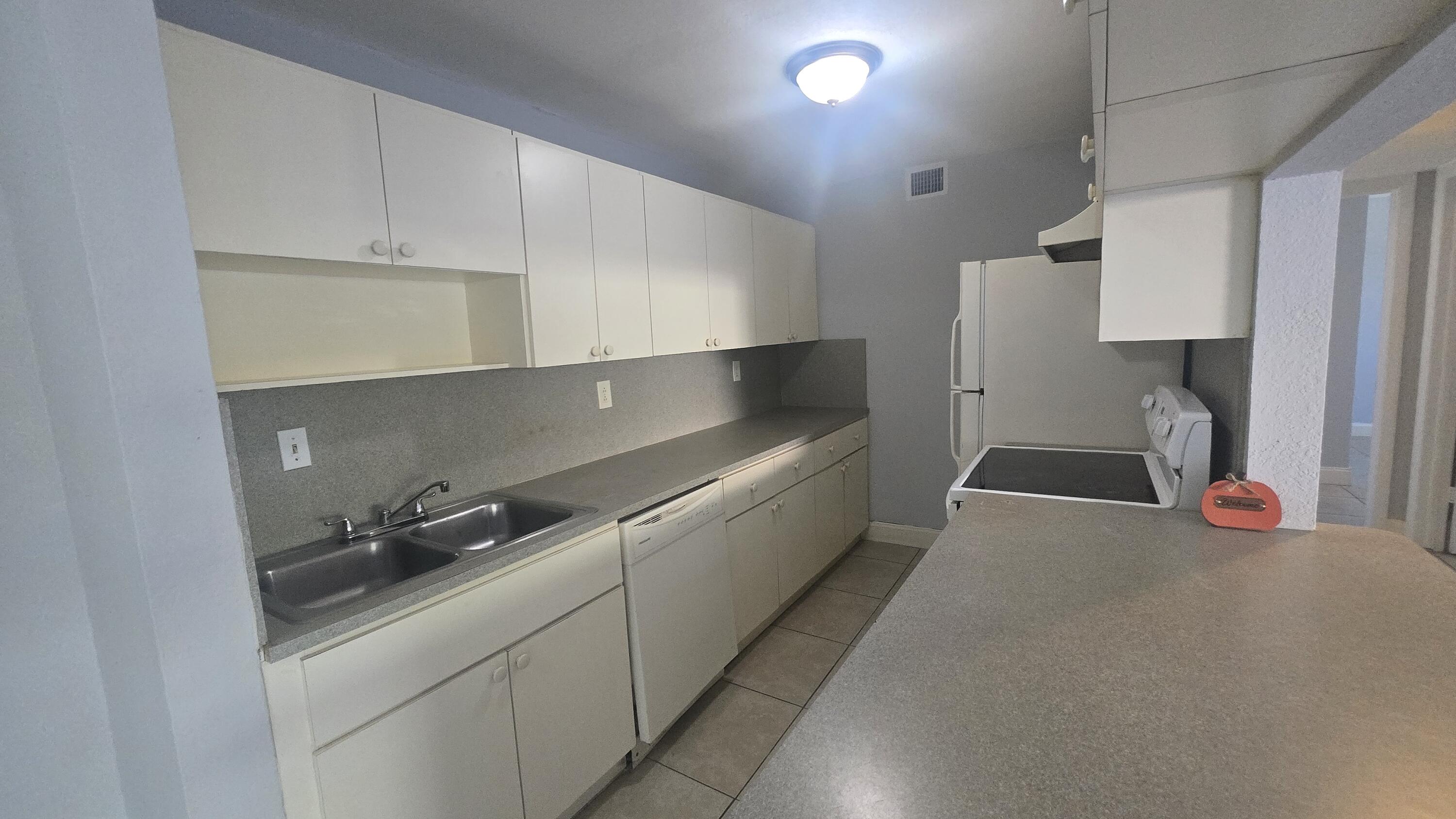 PALMS VILLAS AND CONDOS SEC II - Residential Lease