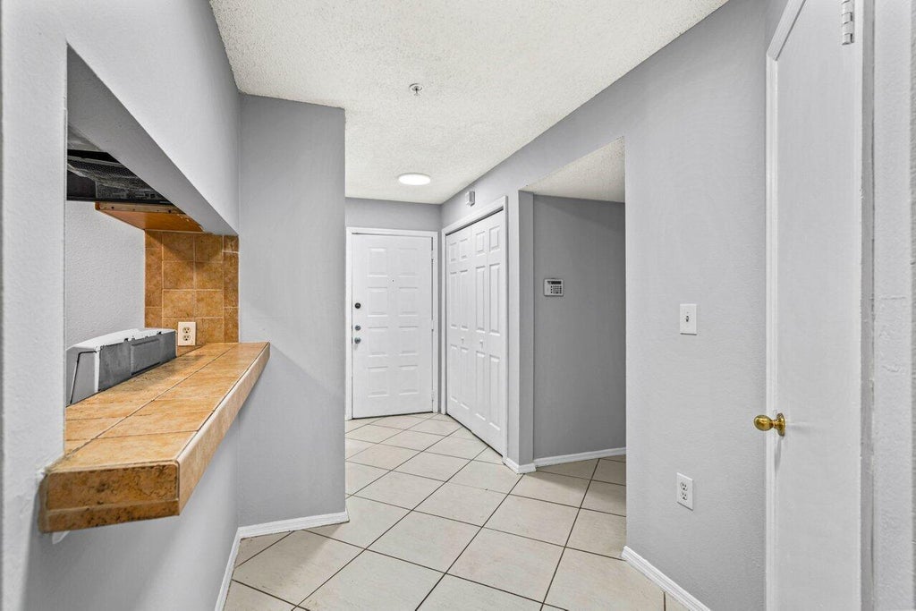 Photo of 2305 N Congress Avenue #18, Boynton Beach, FL 33426 (MLS # R10998237)