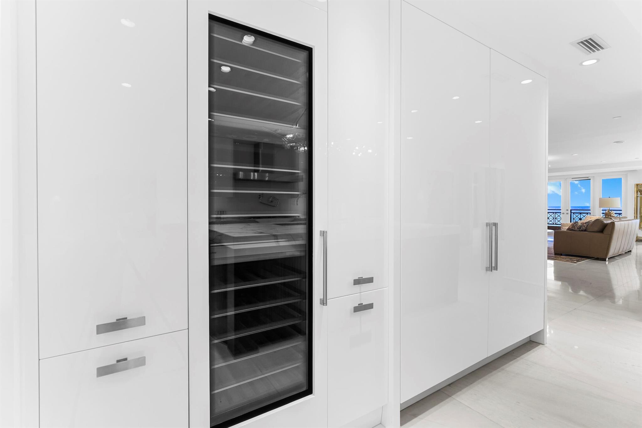 LUXURIA CONDO - Residential