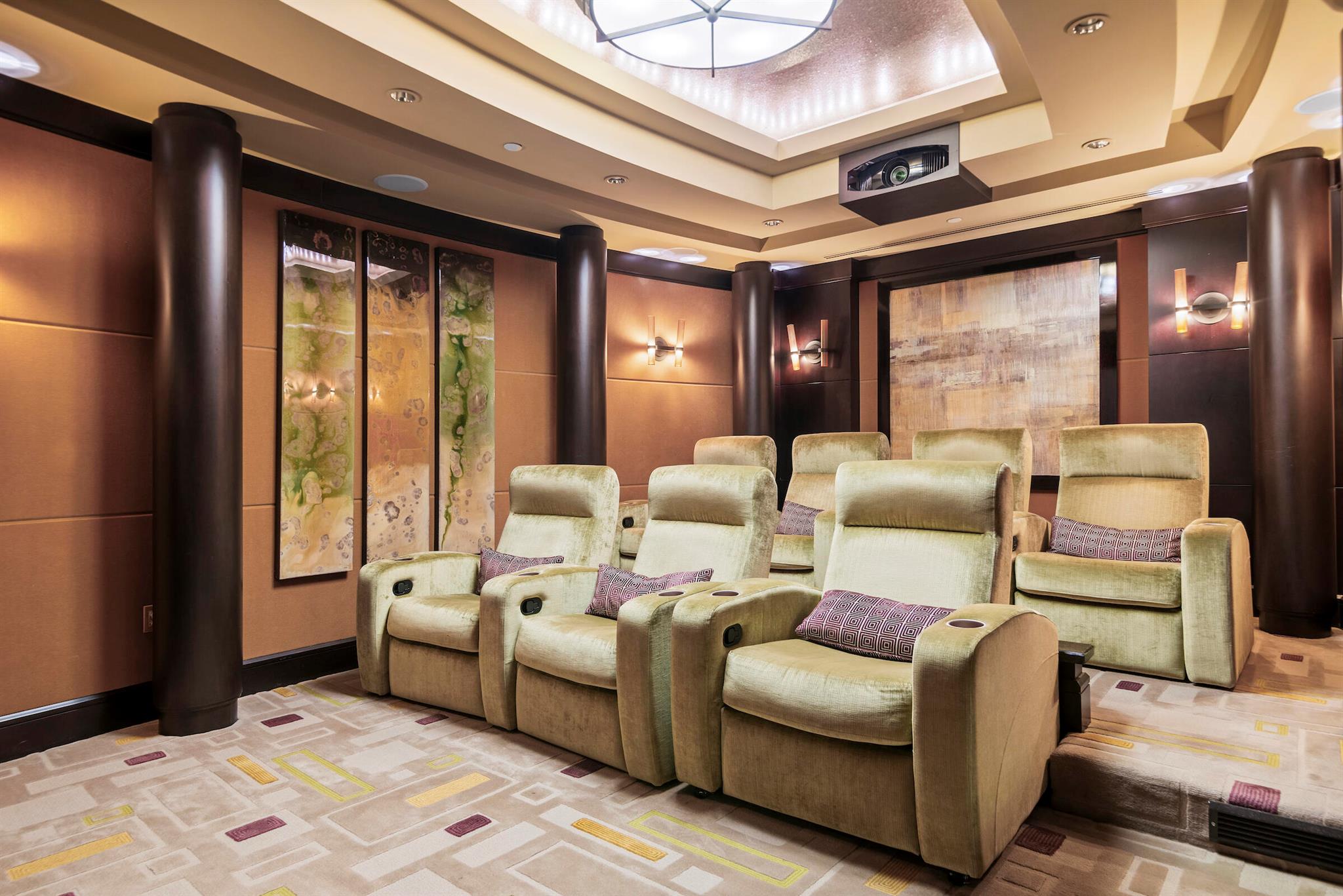 LUXURIA CONDO - Residential