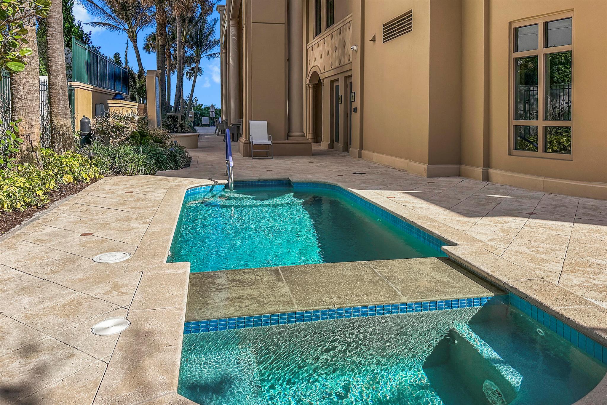 LUXURIA CONDO - Residential