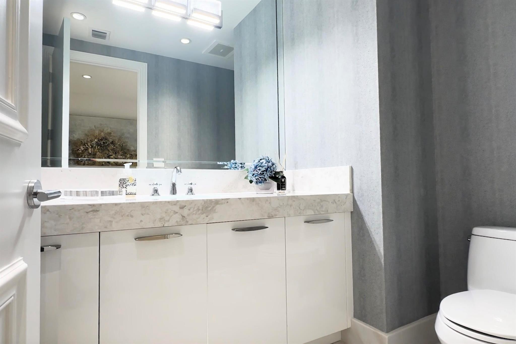 LUXURIA CONDO - Residential