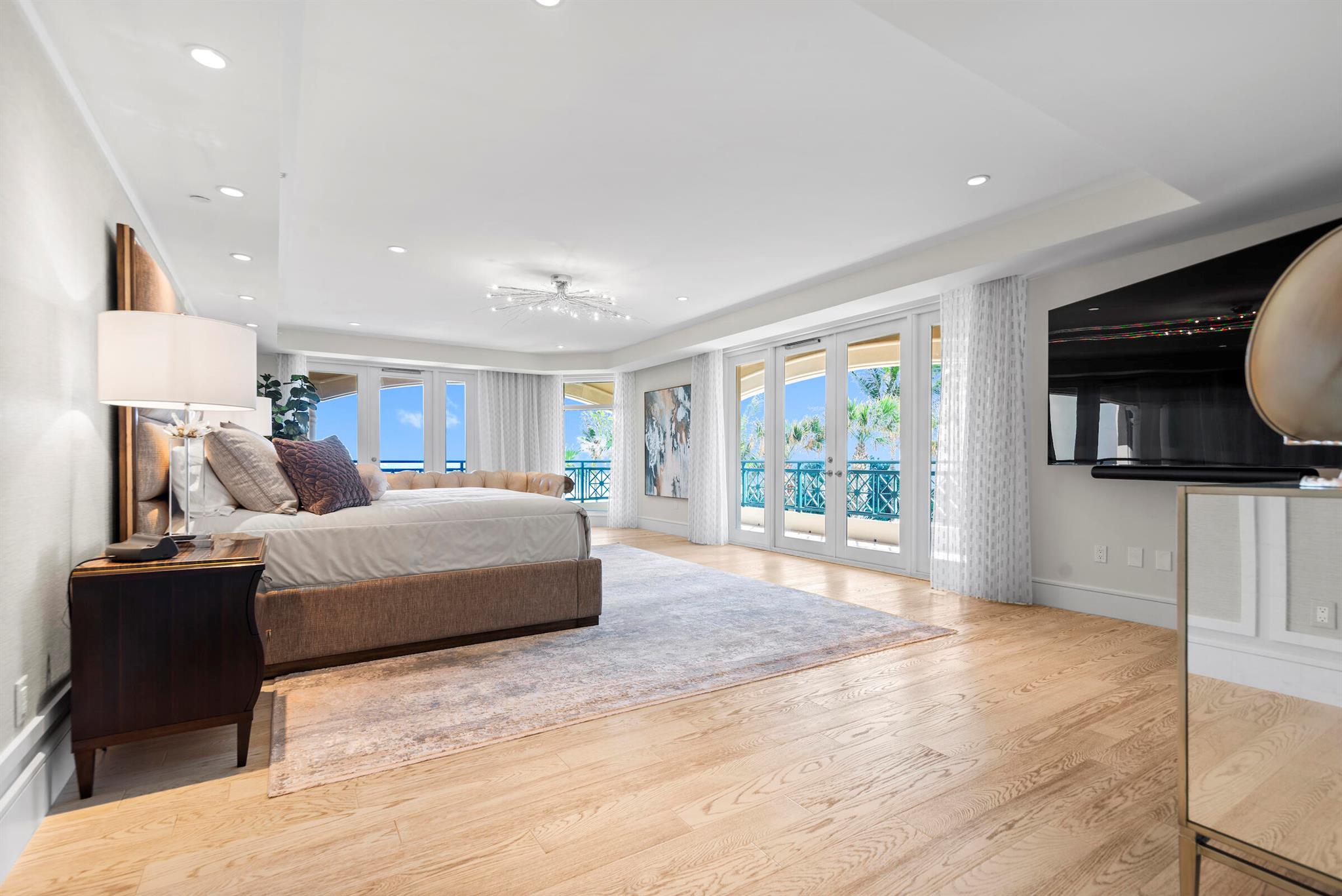 LUXURIA CONDO - Residential