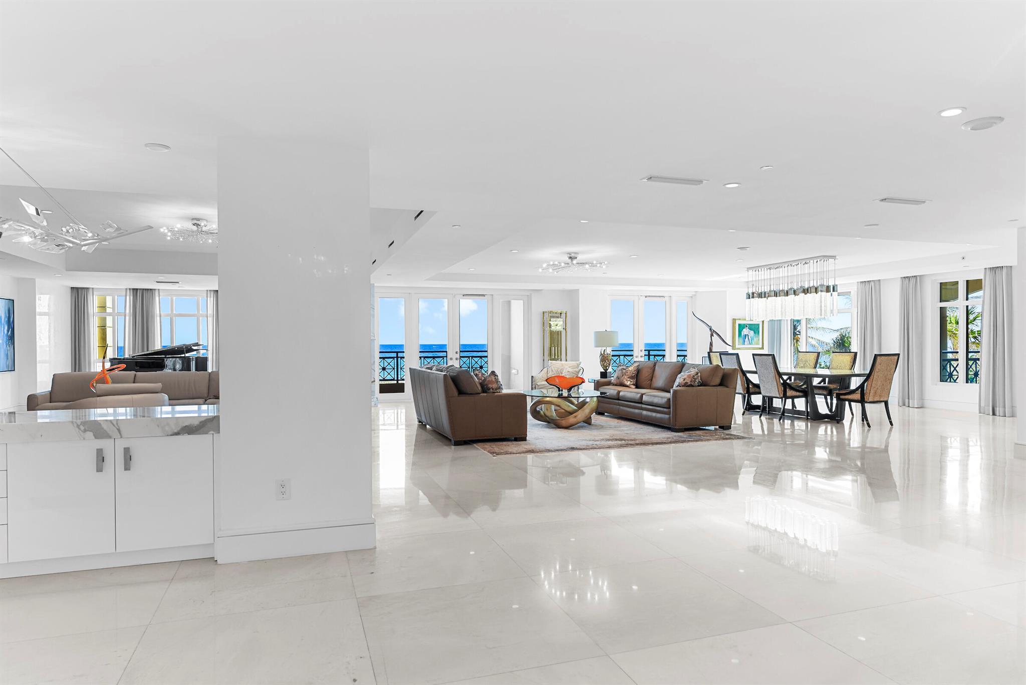 LUXURIA CONDO - Residential