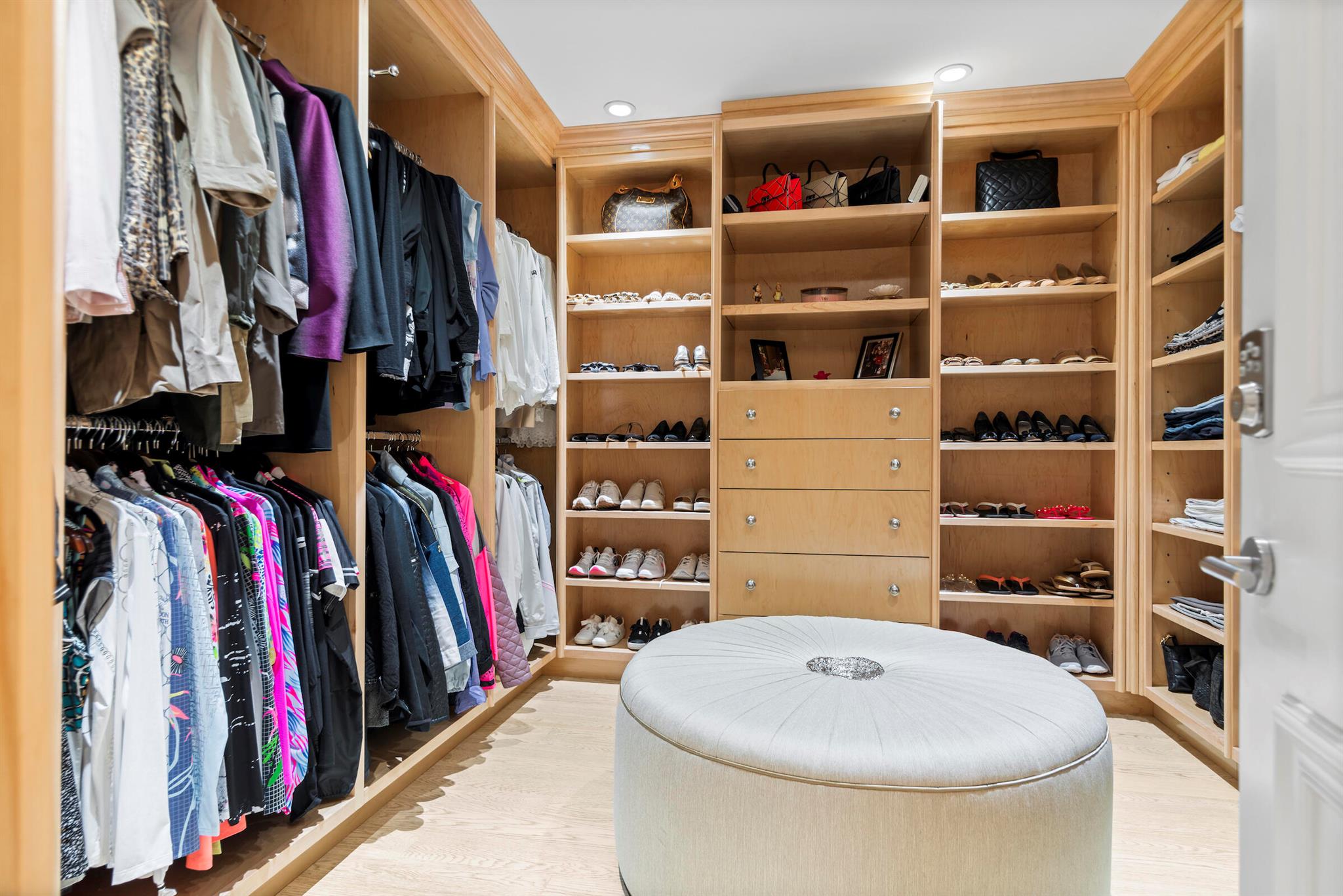 LUXURIA CONDO - Residential