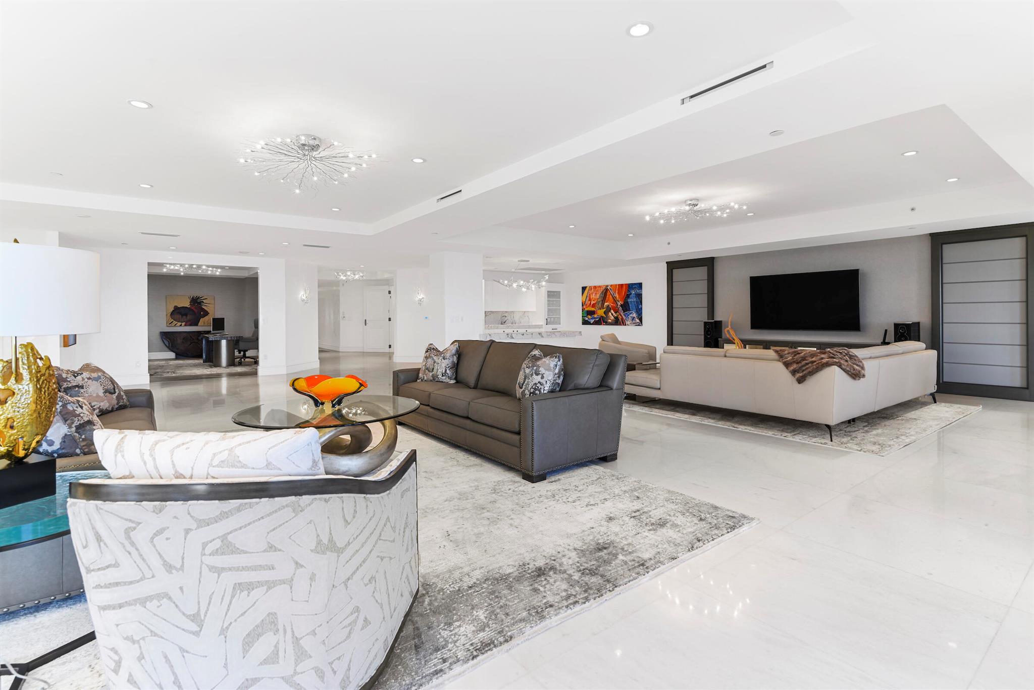 LUXURIA CONDO - Residential