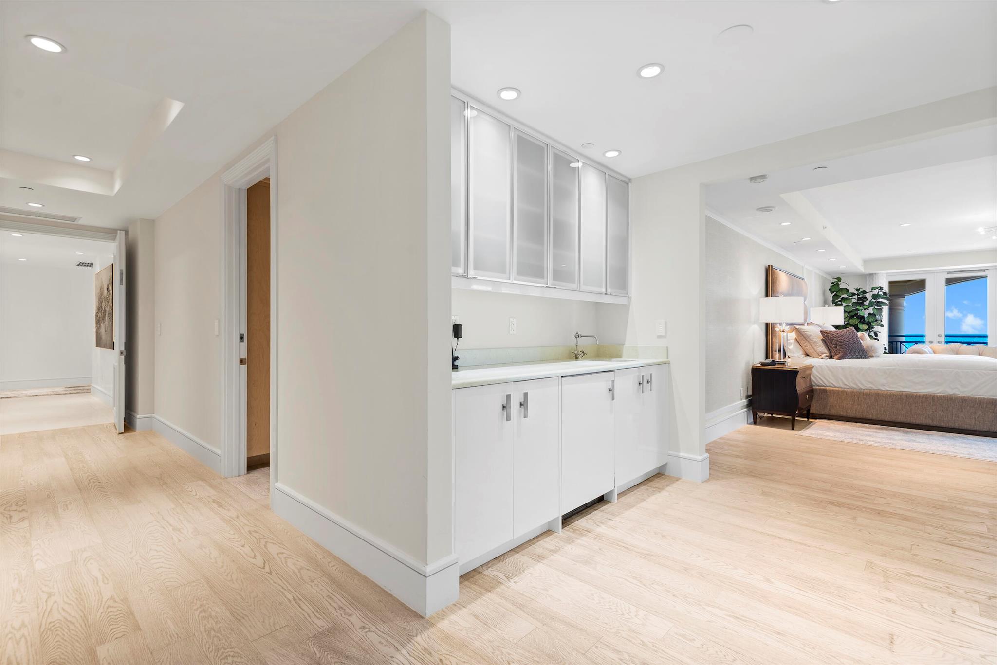 LUXURIA CONDO - Residential