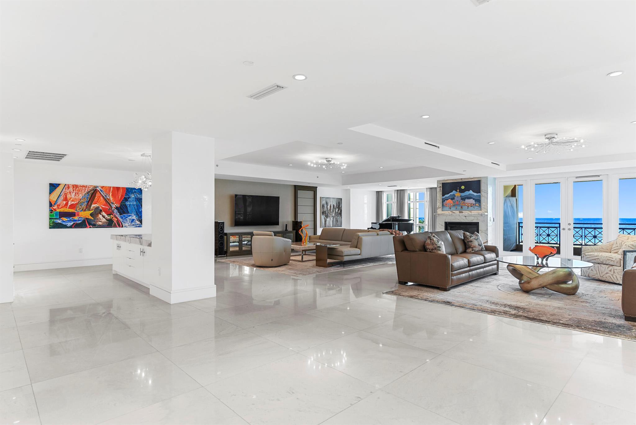 LUXURIA CONDO - Residential