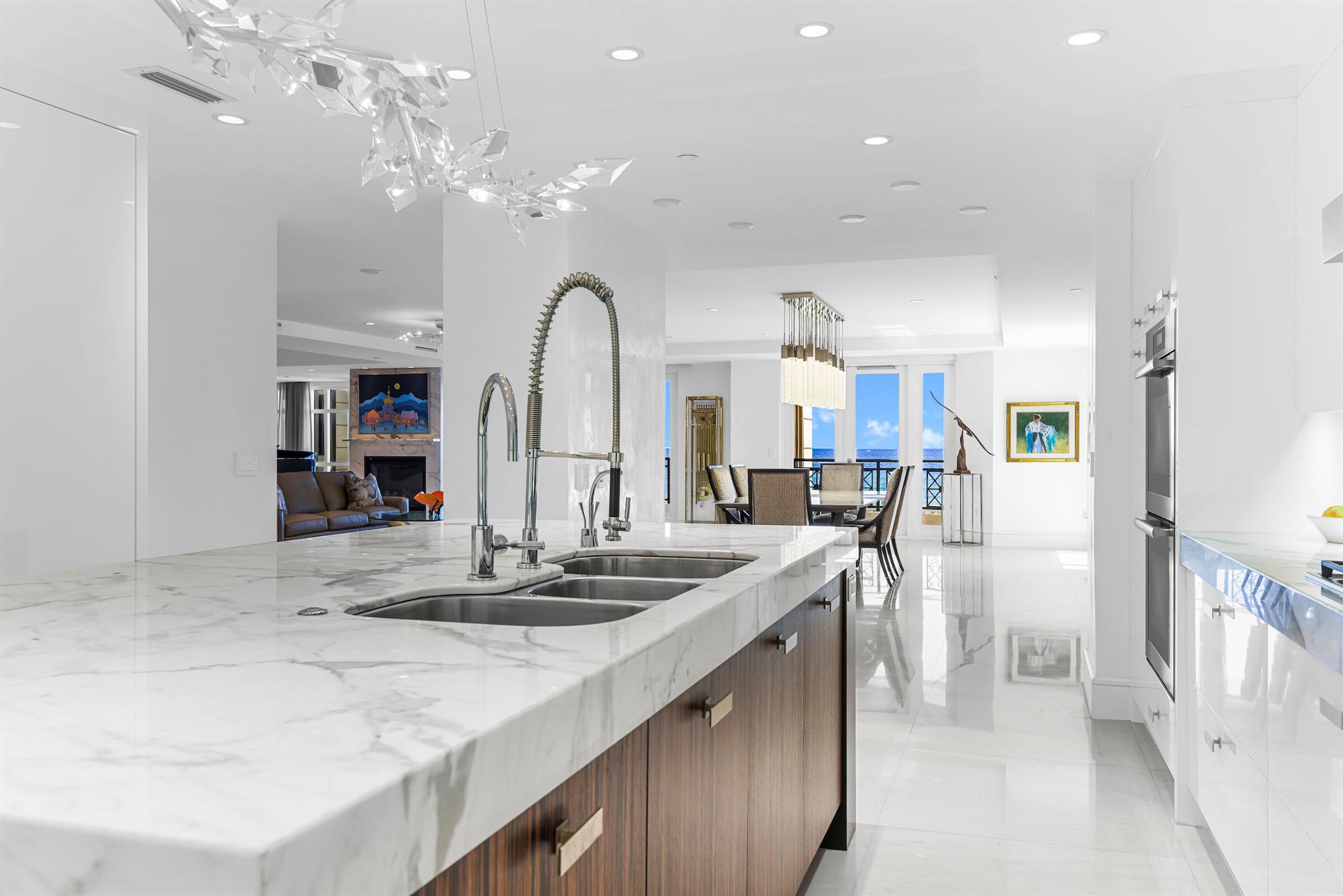 LUXURIA CONDO - Residential