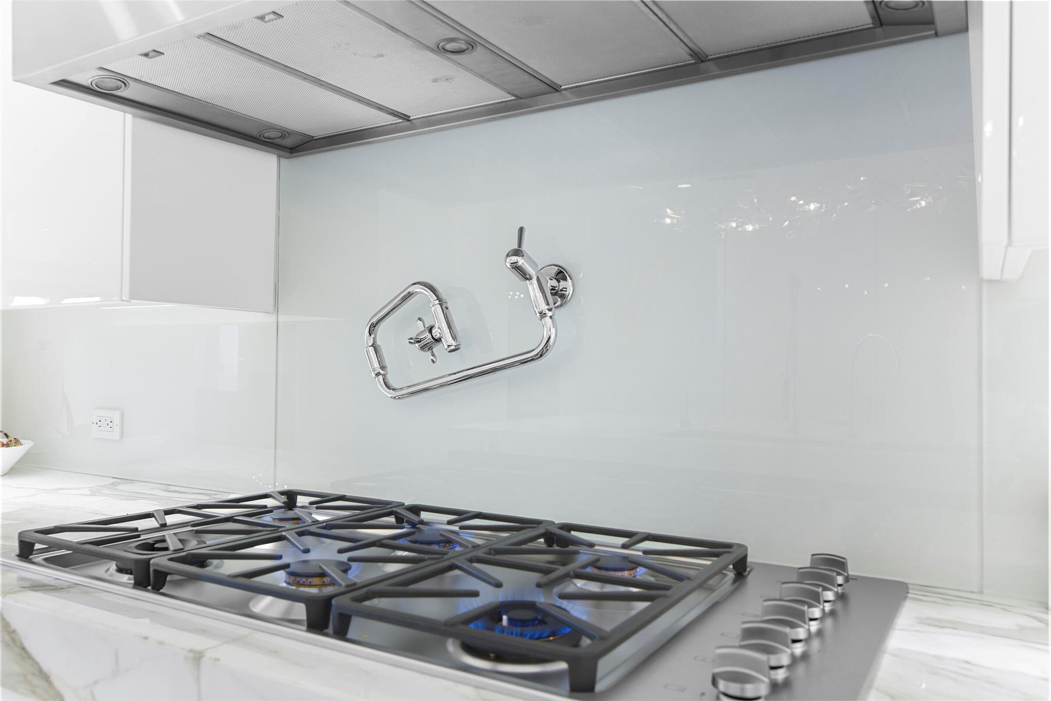 LUXURIA CONDO - Residential