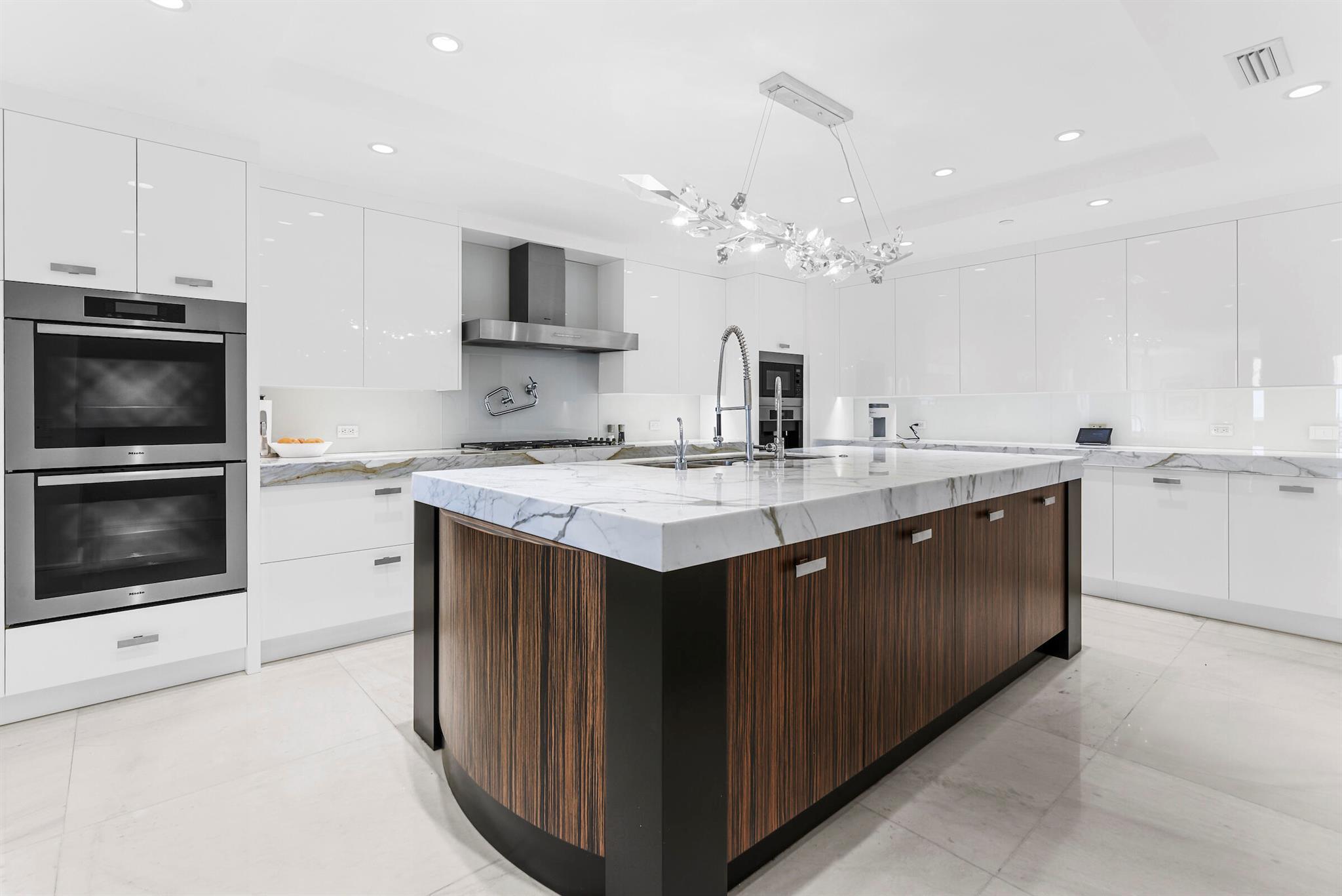 LUXURIA CONDO - Residential