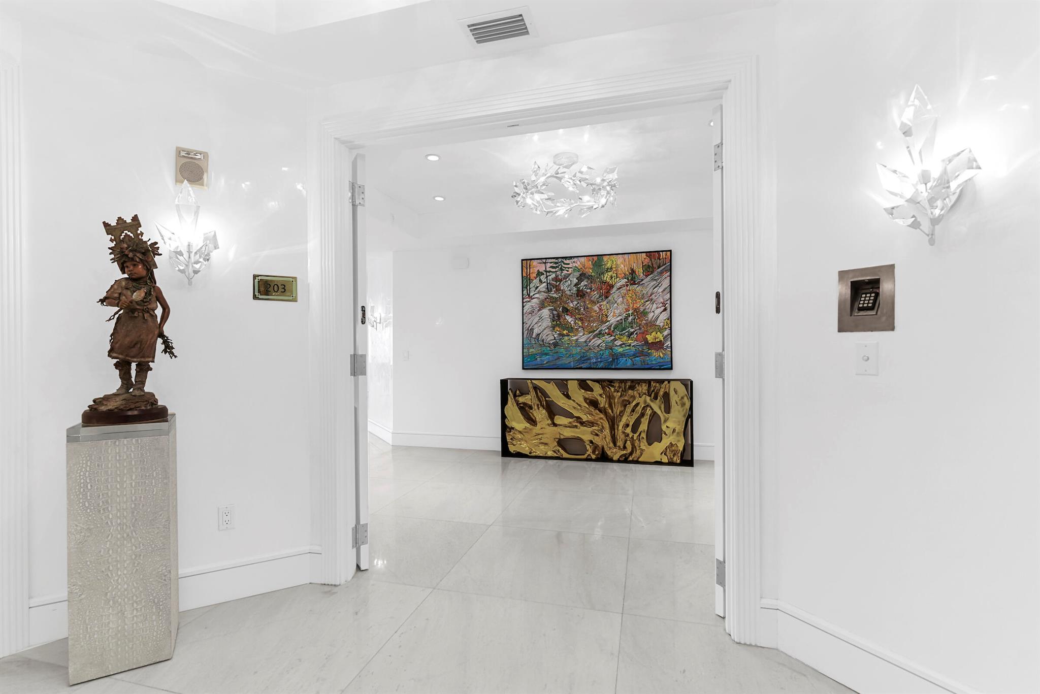 LUXURIA CONDO - Residential