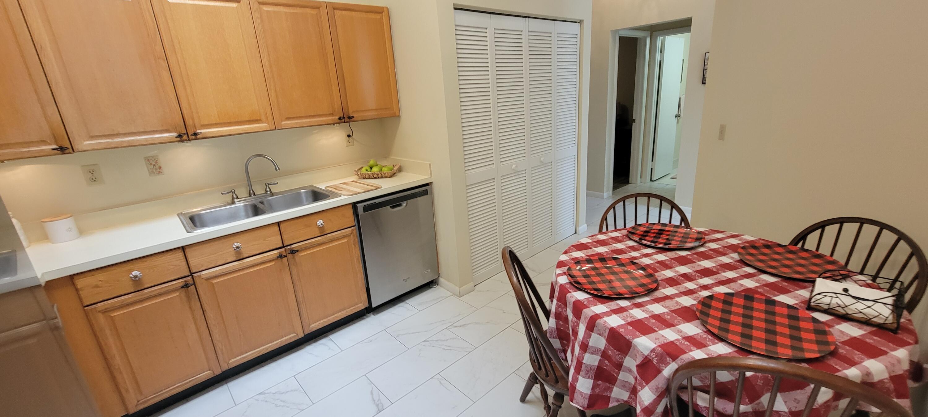 VILLAS OF GLENGARY - Residential