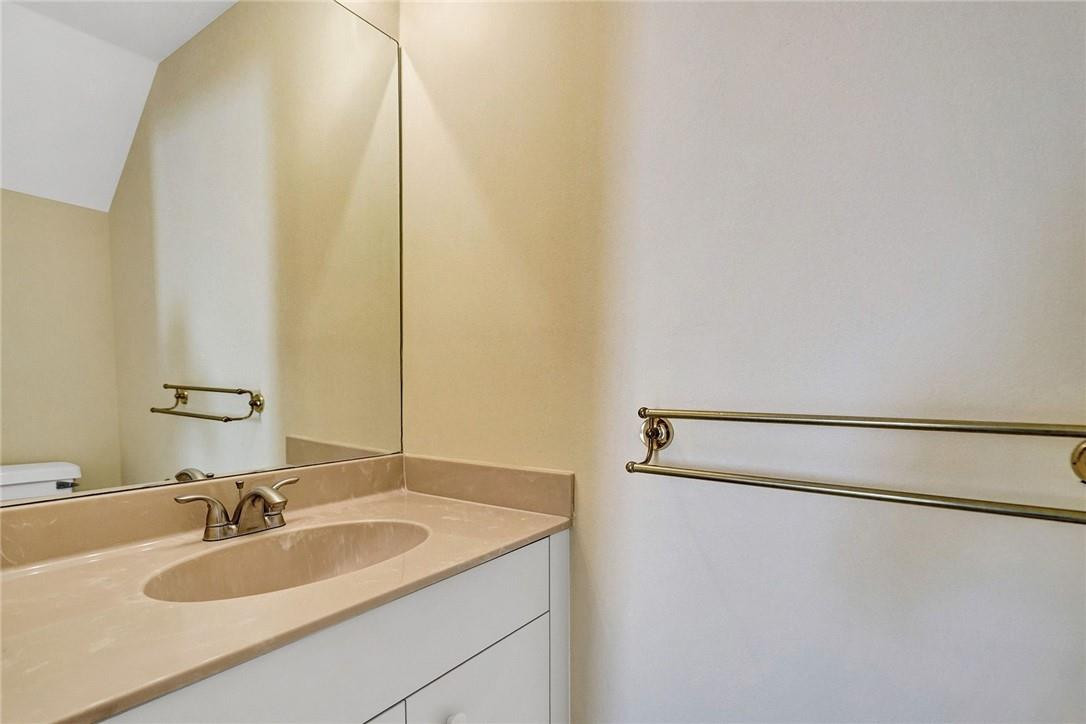 LYONS WEST 137-40 B - Residential