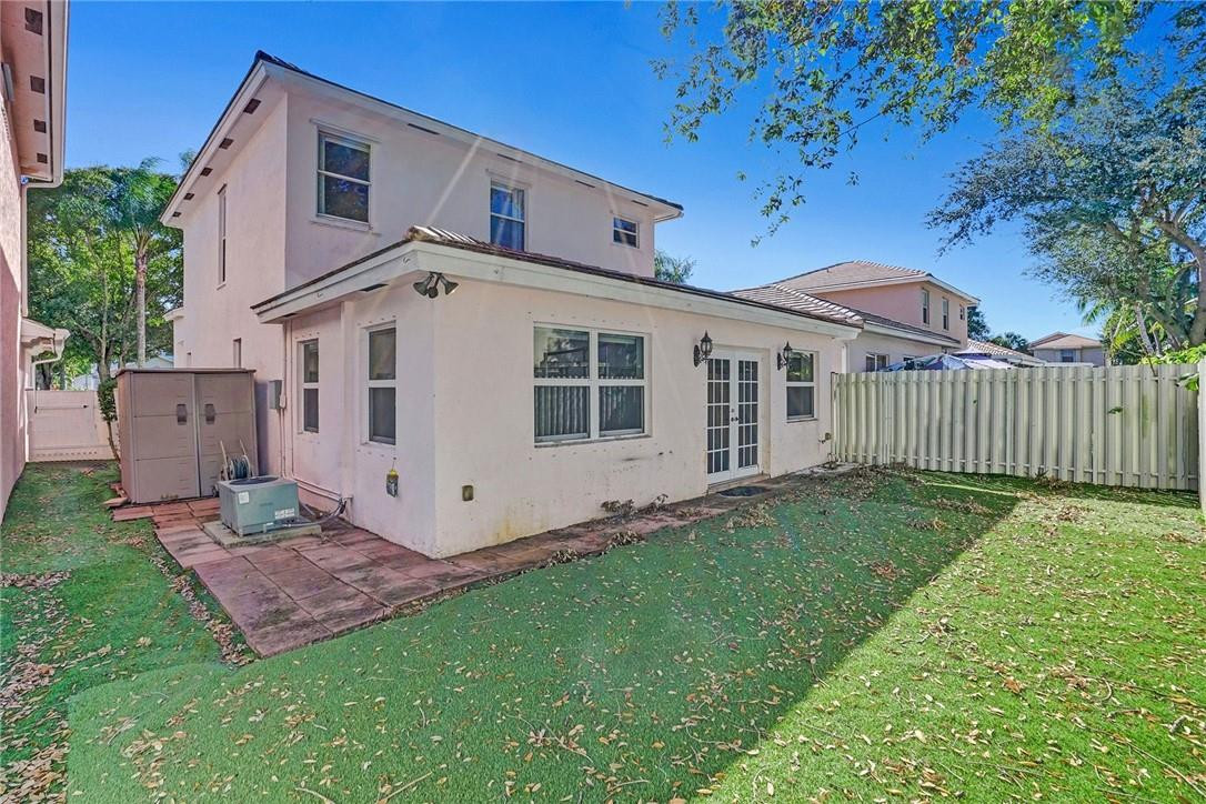 LYONS WEST 137-40 B - Residential