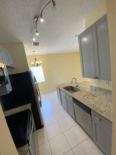 LYONS WEST 137-40 B - Residential