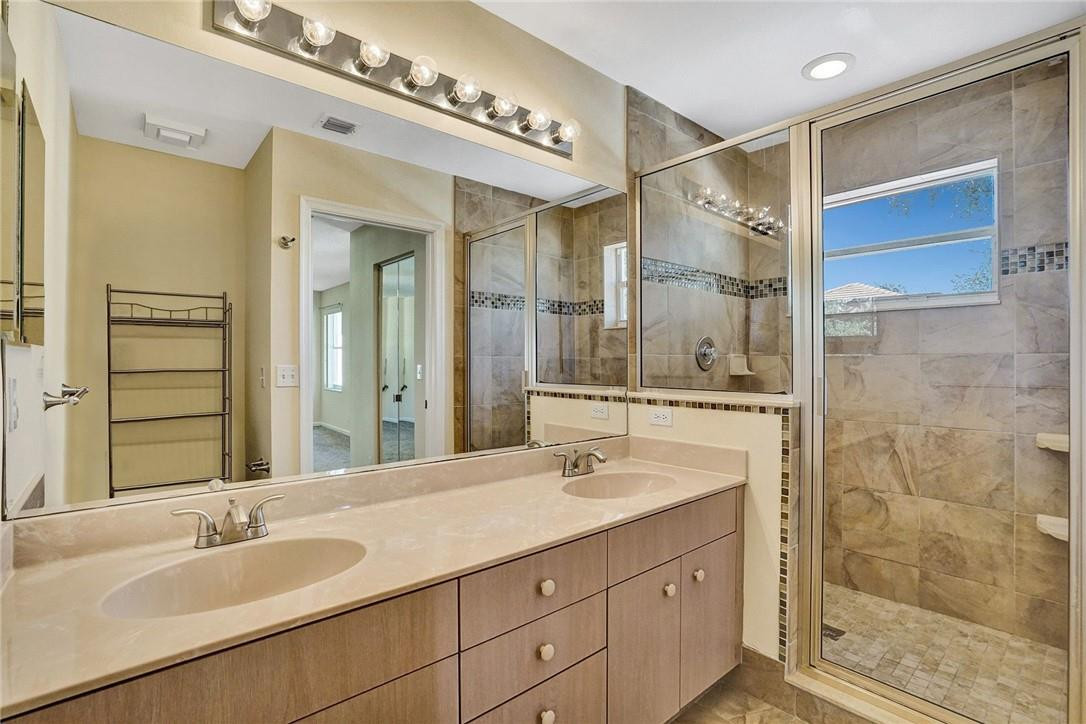 LYONS WEST 137-40 B - Residential