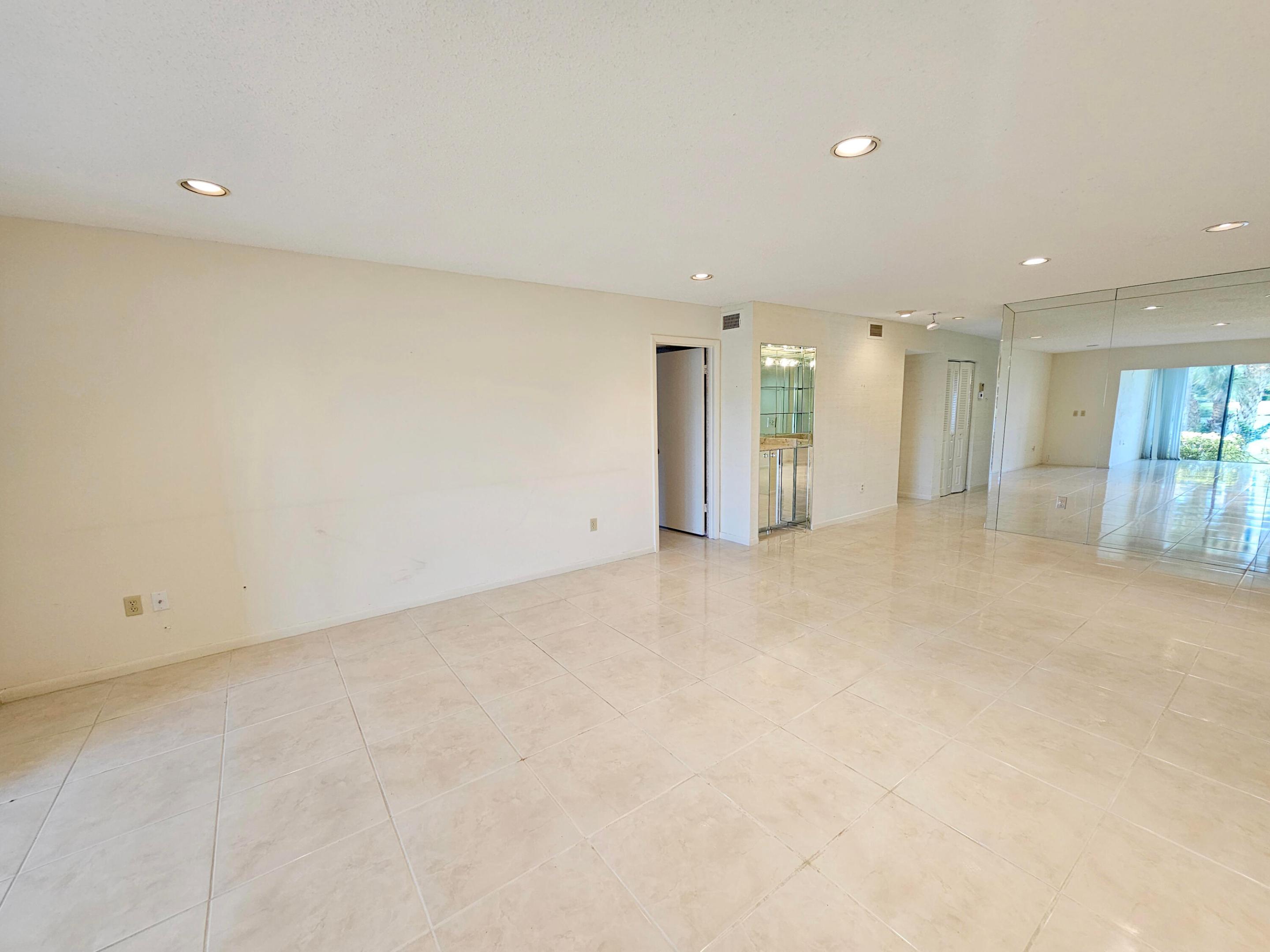 GLADES OF BOCA LAGO CONDO - Residential